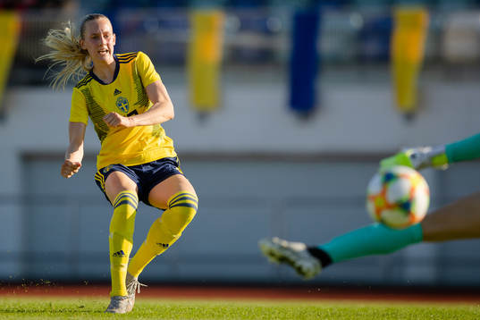 Sveriges Ellen Wangerheim skjuter 2-0