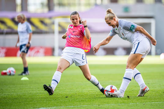 Lisa-Marie Karlseng Utland and Tuva Hansen of Norway