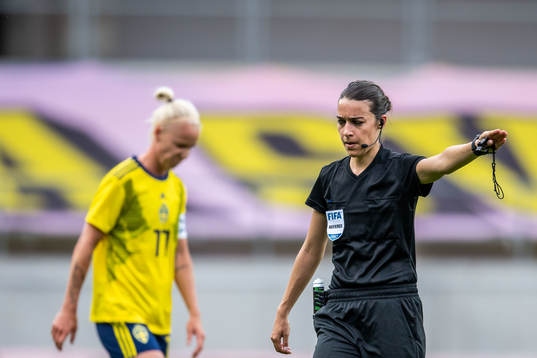 Referee Maika Vanderstichel