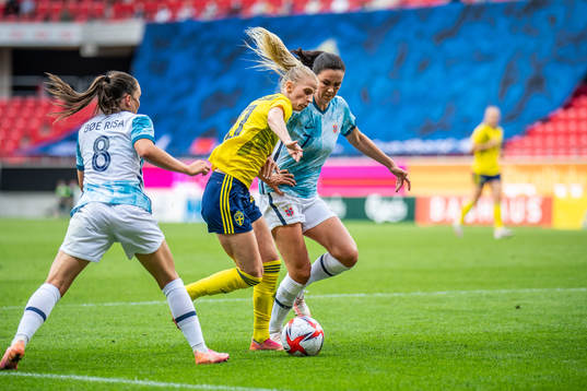 Sofia Jakobsson of Sweden and Ingrid Syrstad Engen and