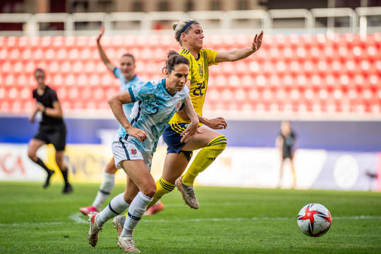 Ingrid Moe Wold of Norway and Olivia Schough of Sweden