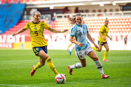 Kosovare Asllani of Sweden and Vilde Bøe Risa of Norway
