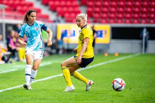 Ingrid Moe Wold of Norway and Jonna Andersson of Sweden