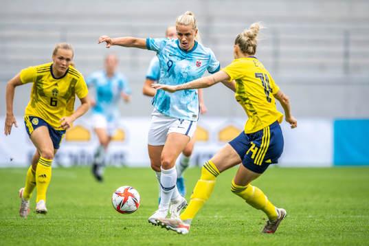 Elise Hove Thorsnes of Norway and Nathalie Björn of Sweden