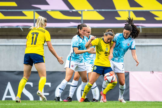 Kosovare Asllani of Sweden and Elise Hove Thorsnes and