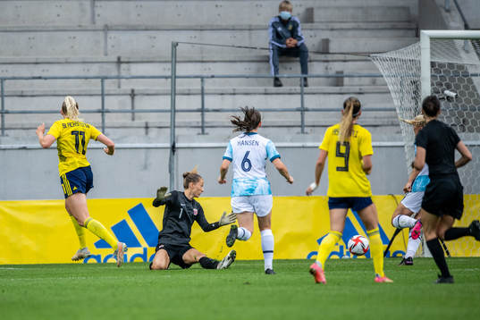 Stina Blackstenius of Sweden scores 1-0