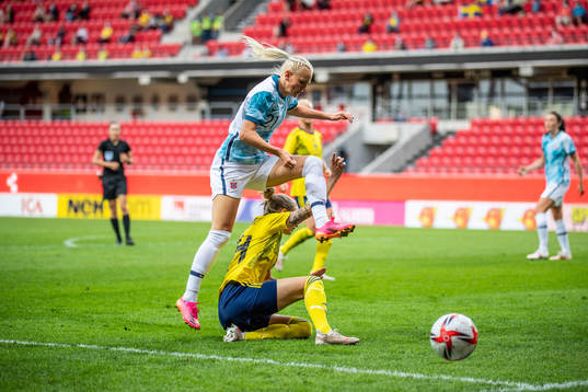 Karina Sævik of Norway and Nathalie Björn of Sweden