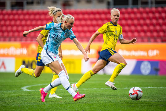 Karina Sævik of Norway and Emma Kullberg of Sweden