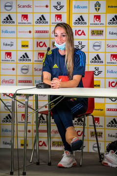 Kosovare Asllani of Sweden with ice