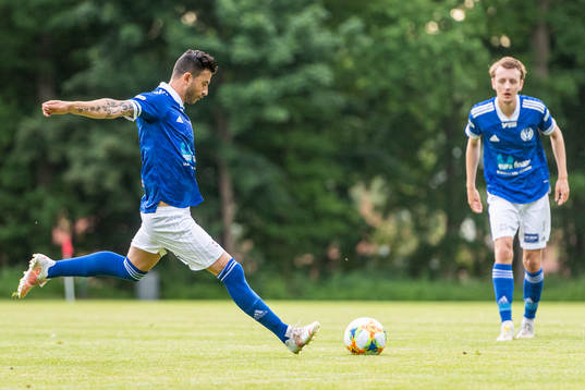 Lunds SKs Behrang Safari gör 2-0 på en frispark