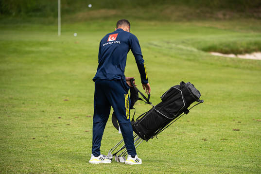 Robin Quaison of the Swedish national football team golfing