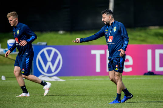 Joakim Nilsson and Poya Asbaghi, temporary coach of the