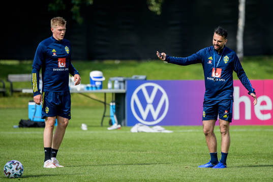 Joakim Nilsson and Poya Asbaghi, temporary coach of the