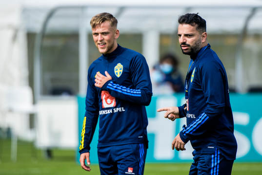 Jesper Karlsson and Poya Asbaghi, temporary coach of the