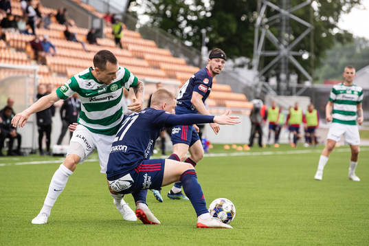 Västerås Filip Tronét och Östers Billy Nordström