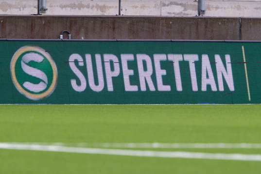 Reklamskylt med etxten Superettan