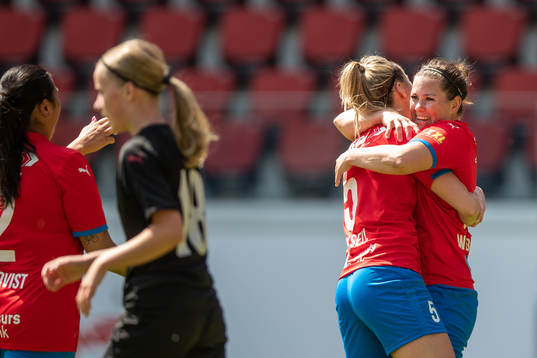 Helsingborgs Mia Westerblad jublar med Josefine Wiksell