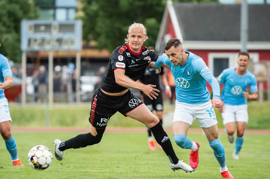 Kalmars Henrik Löfkvist och Malmö FFs Veljko Birmancevic