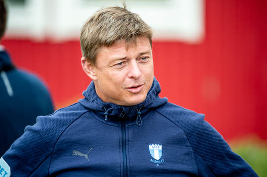 Malmö FFs huvudtränare Jon Dahl Tomasson innan