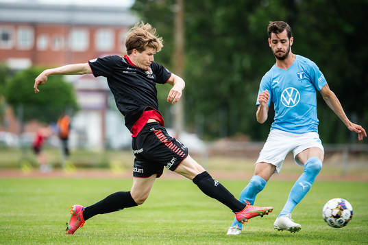 Kalmars Oliver Berg och Malmö FFs Adi Nalic