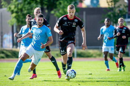 Kalmars Johan Stenmark mot Malmö FFs Antonio Colak