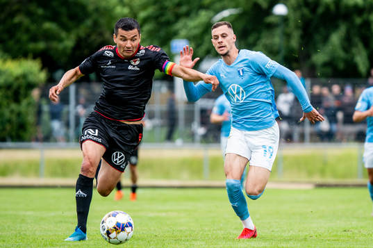 Kalmars Emin Nouri mot Malmö FFs Veljko Birmancevic