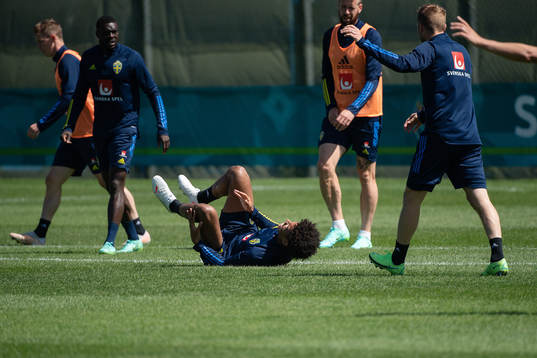 Jens Cajuste of the Swedish national football team in pain