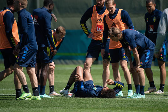 Jens Cajuste of the Swedish national football team in pain