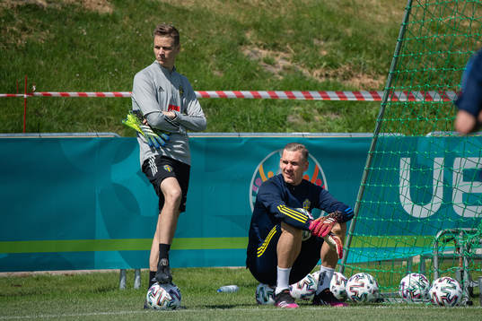 goalkeeper coach Maths Elfvendal and goalkeeper Robin Olsen