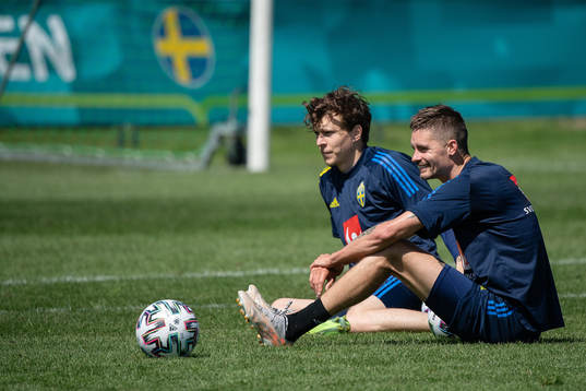 Victor Nilsson Lindelöf and Mikael Lustig of the Swedish