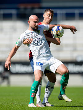 Jönköpings Perparim Beqaj och Örgrytes Jonathan Azulay