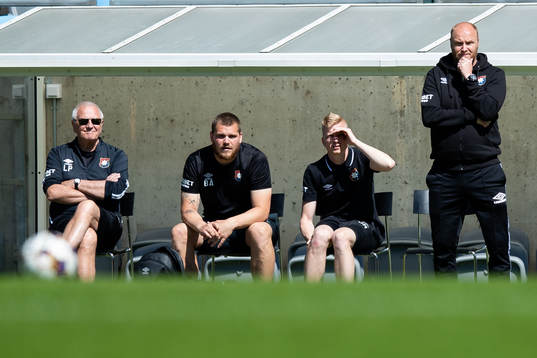 Örgrytes tränare Dane Ivarsson längst till höger
