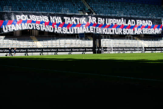 En banderoll på läktarna
