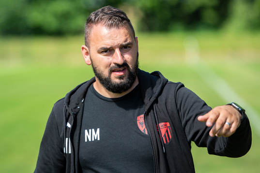 Besas Tränare Nezir Mehmeti deppar