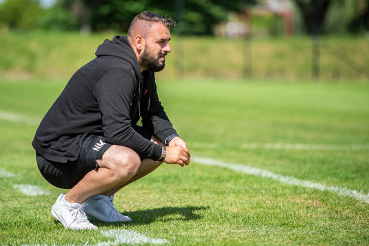 Besas Tränare Nezir Mehmeti deppar