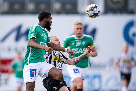 Brages Moses Makasi och Landskronas Nicklas Nielsen
