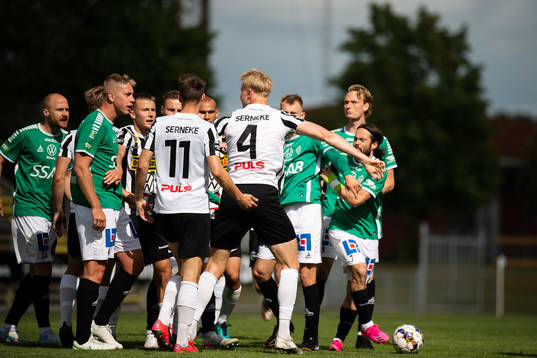 Irriterat mellan Brages spelare och Landskronas Filip