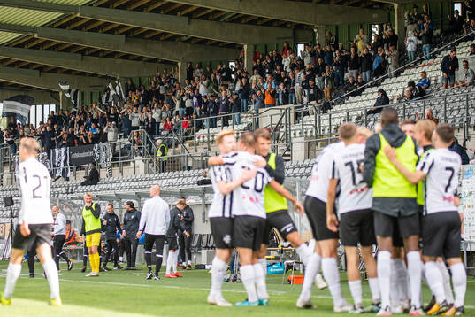 Landskronas supportrar jublar