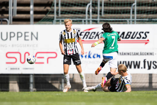Brages Robbin Sellin skadas i en situation med Landskronas