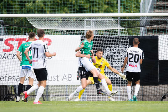 Brages Alexander Johansson gör 2-1 bakom Landskronas