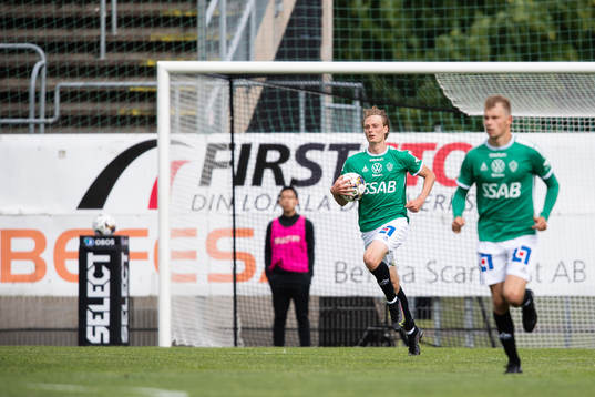 Brages Alexander Johansson jublar