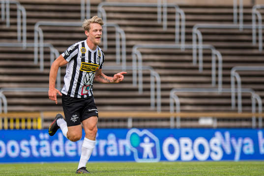 Landskronas Robin Hofsö jublar