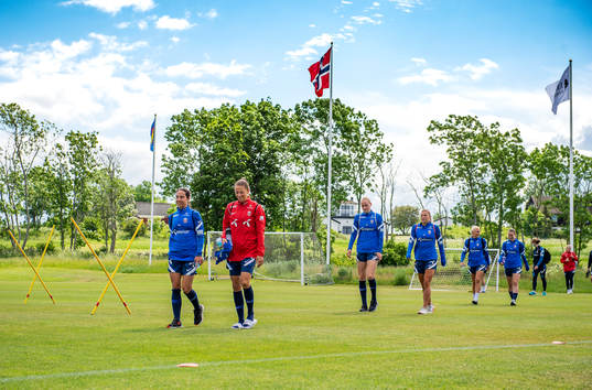 Ingrid Moe Wold, goalkeeper Cecilie Fiskerstrand, Emilie