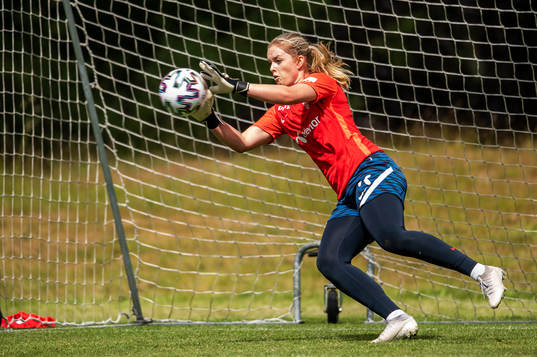 goalkeeper Guro Pettersen of the Norwegian women’s