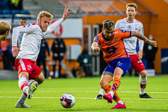 Mads Lennart Nielsen of Fredrikstad and Niklas Fernando