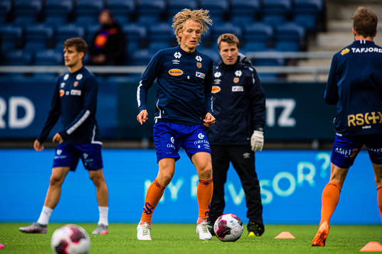 Erlend Segberg of Aalesund warms up
