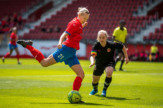 Helsingborgs Maya Waltersson och Hittarps Emilia Jömyr