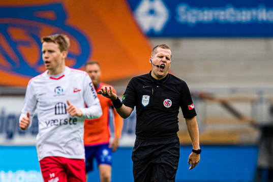 Magnus Nicolai Koløy, referee