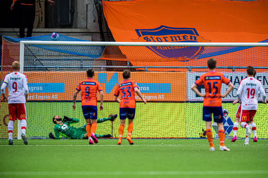Thomas Drage of Fredrikstad scores the 1-1 goal