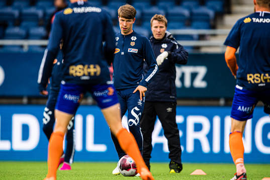 Kristoffer Ødemarksbakken of Aalesund warms up